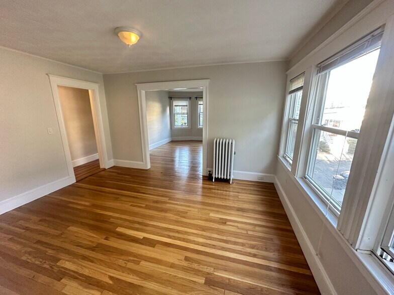 Building Photo - 48 Standish St