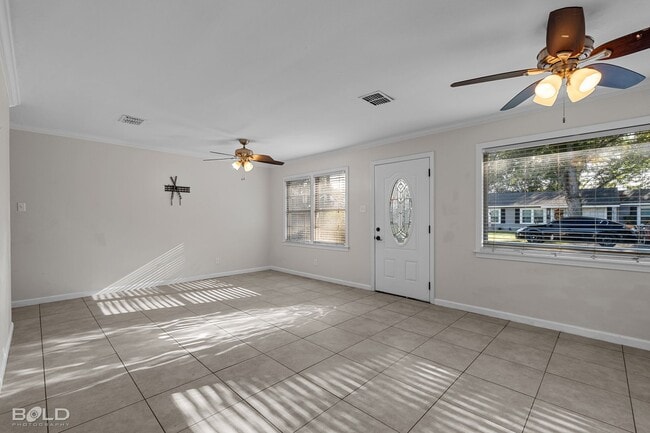 Building Photo - Check Out this Charming 3 bed 1 bath in Bossier