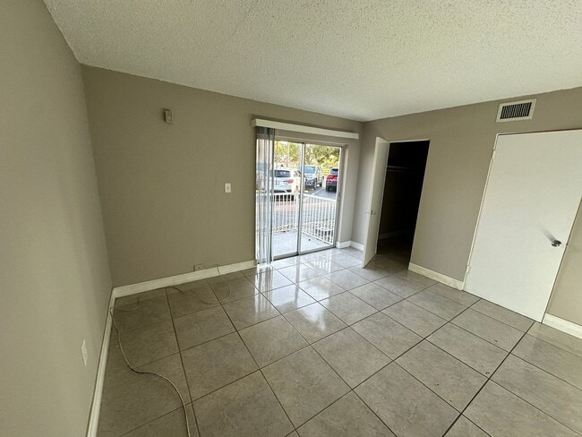 Building Photo - FAST APPROVAL !
