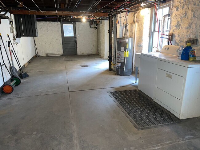 Building Photo - 6621 Church Ave