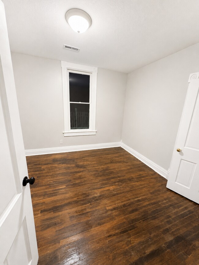 Building Photo - 3129-3131 N Wellington PL