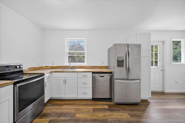 Building Photo - 226 Knoth Rd