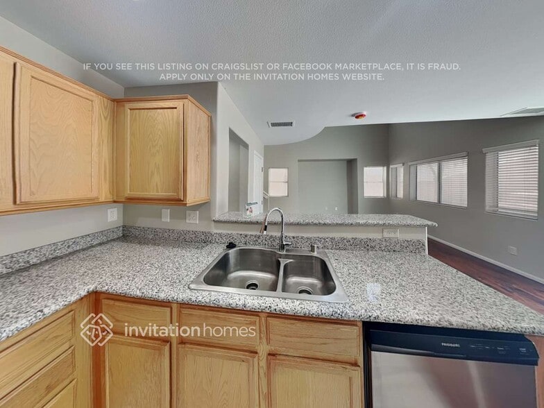 Building Photo - 10525 Silver Cholla Ct