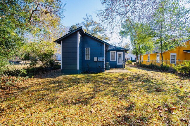 Building Photo - 3 Bedroom, 2 Bath Walking Distance to 5 Points, Close to USC - Available for the 2026-2027 School...