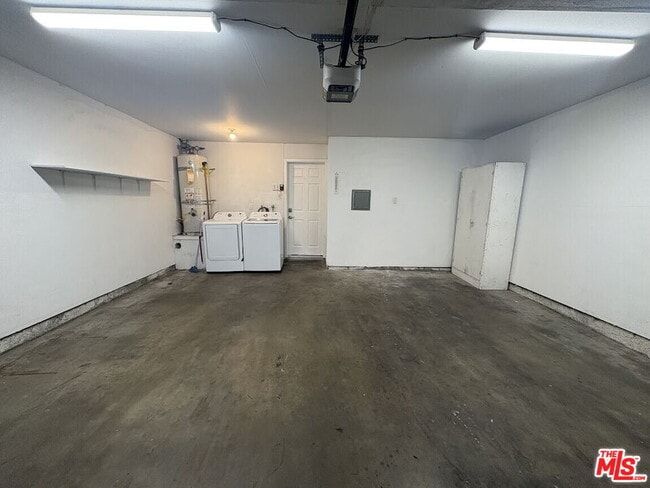 Building Photo - 9625 Sylmar Ave