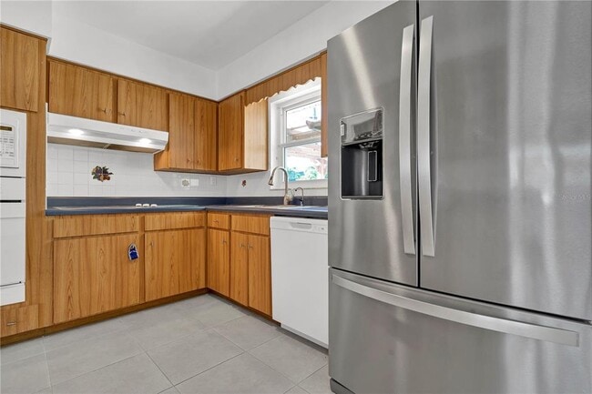 Building Photo - 2675 East Bay Isle Dr SE