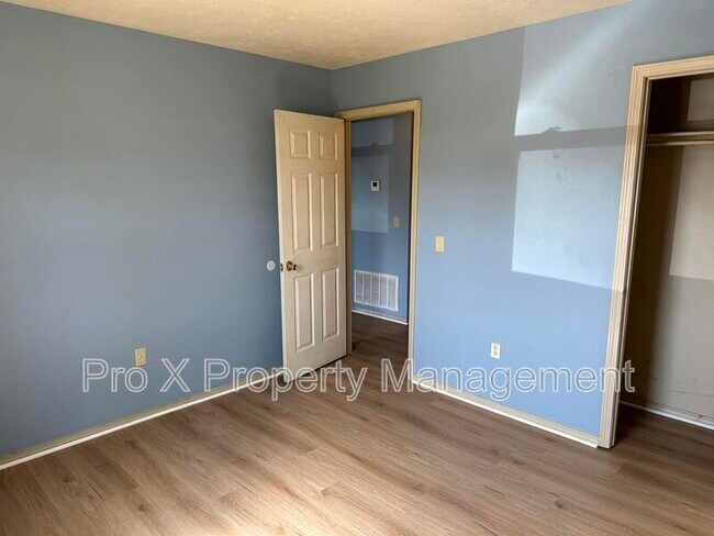 Building Photo - 121 Elm St