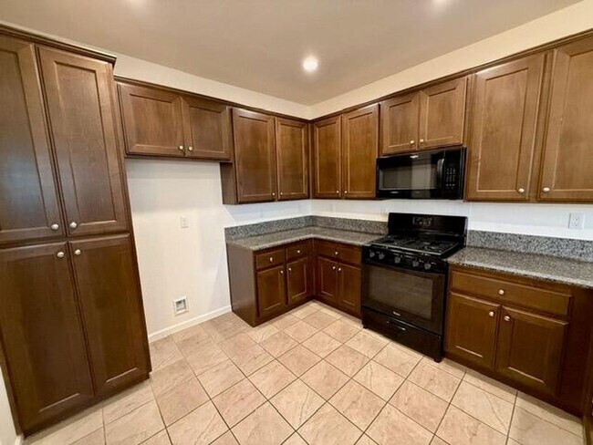 Building Photo - 1762 Bolton Ave