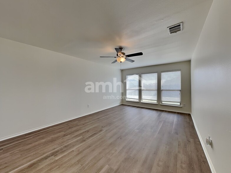 Building Photo - 2026 Wellington Pt