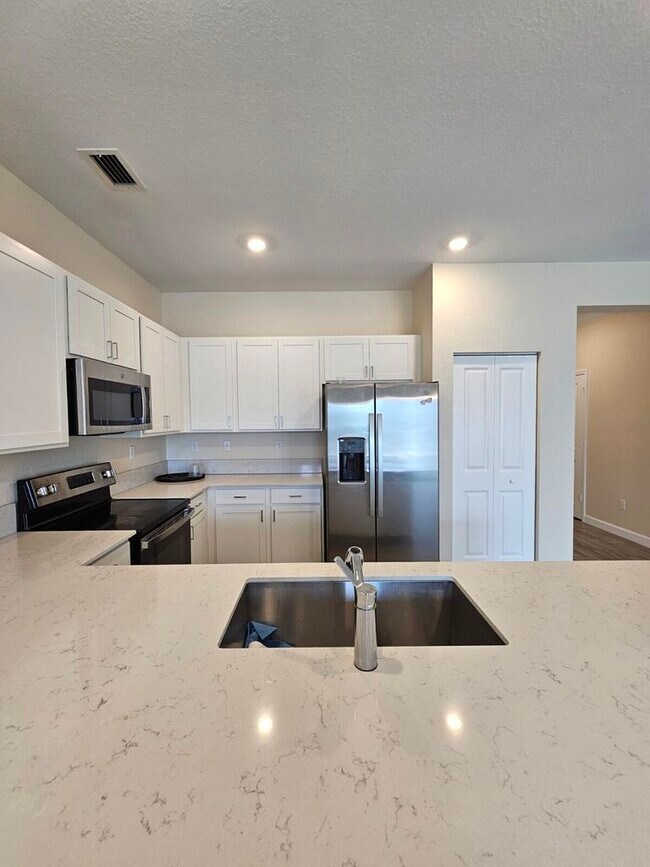 Building Photo - 6951 Harbours Edge Ave