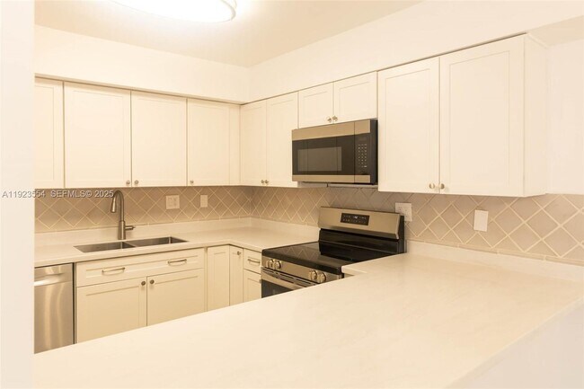 Building Photo - 7028 SW 106th Pl