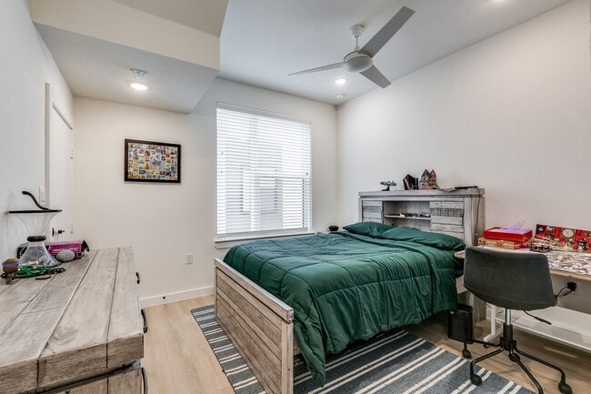 Building Photo - LUXURY 3-BEDROOM TOWNHOUSE AT GRAYSON HOUSE