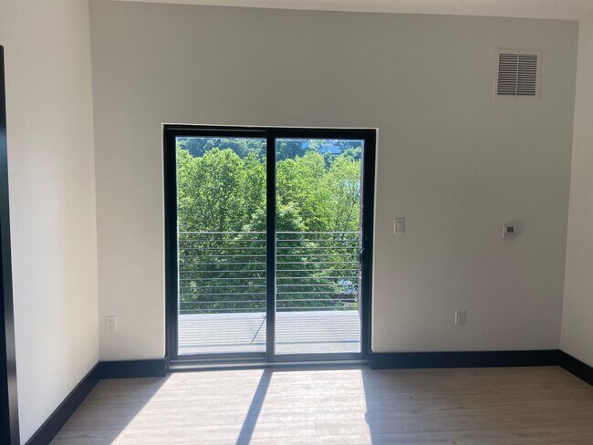 Building Photo - Stunning views from SE corner 2-bedroom ap...