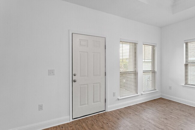 Building Photo - 27320 Lashay Dr