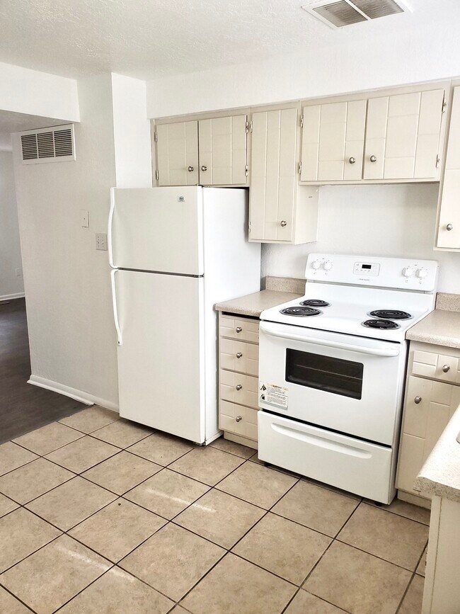Building Photo - 2014 W 4700 S