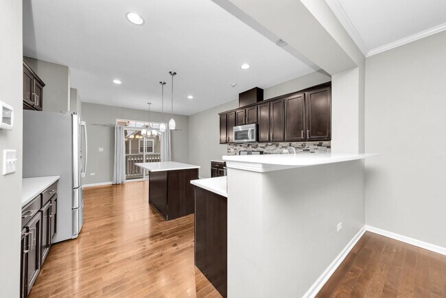 Building Photo - 2525 Dunraven Ave