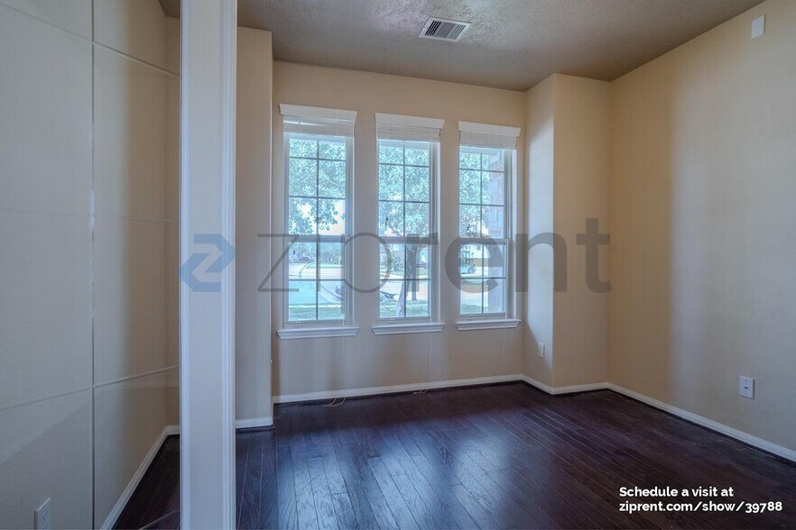 Building Photo - 2814 Palm Harbour Dr
