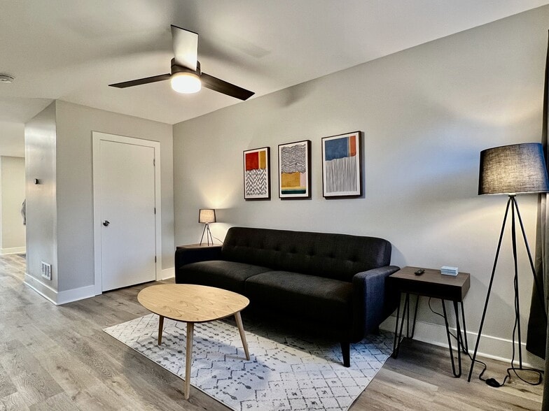 Primary Photo - 211 N Clifton Ave