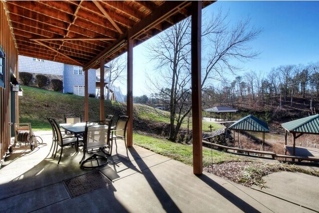 Building Photo - GORGEOUS LAKE HOUSE! 3 Bedrooms/3.5 Baths on Boone Lake, Private Dock, Fireplace & More! $3,900 m...