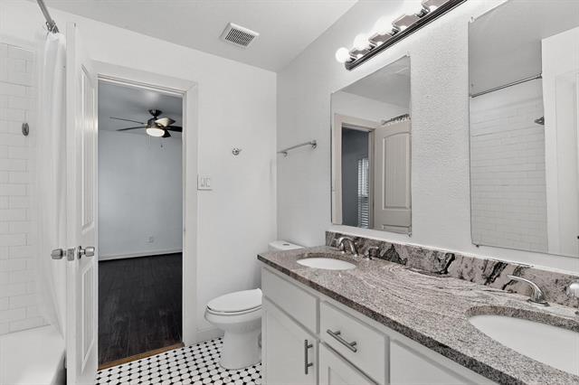 Building Photo - 8919 San Fernando Way