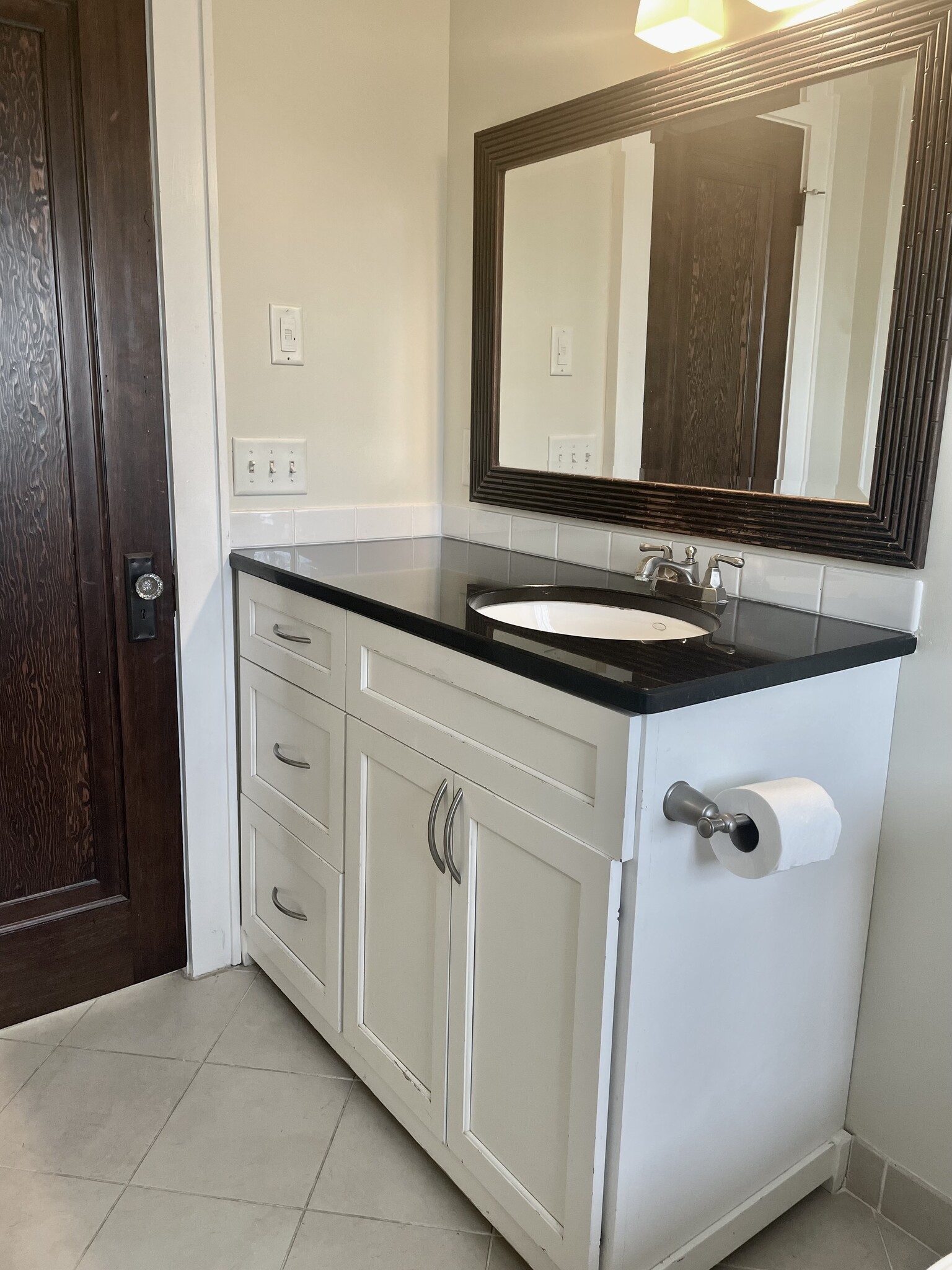 Upstairs Bathroom - 4707 Elkins Ave