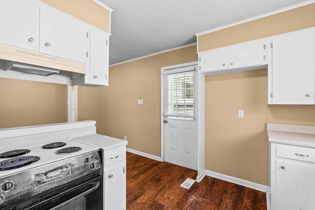 Building Photo - 6412 Chippewa Dr