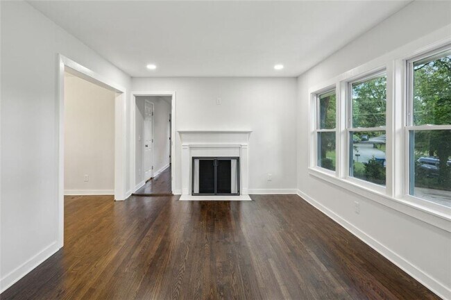 Building Photo - 1635 Pontiac Pl SE