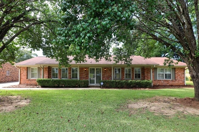 Primary Photo - 620 Sandhurst Dr