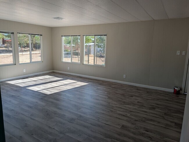 Building Photo - 5737 Klondike Dr