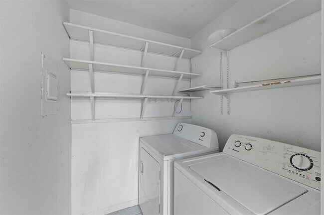 Building Photo - 6606 De Moss Dr
