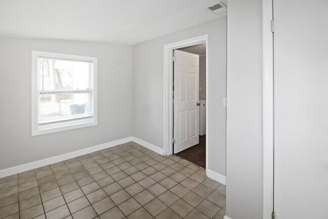 Building Photo - South Venice Annual Home for Rent