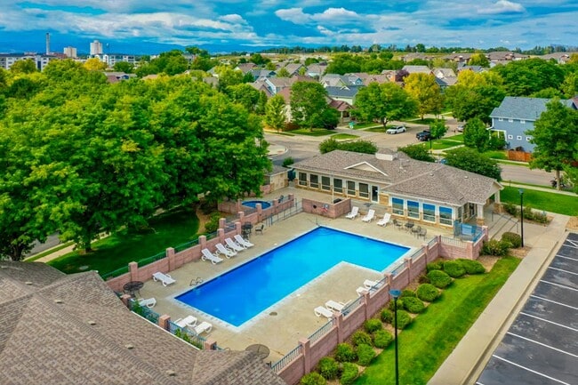 Building Photo - Wonderful 3 Bed, 2.5 Bath Townhome In Exce...