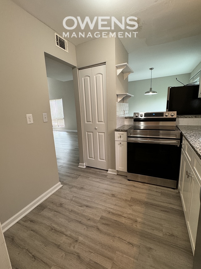 Building Photo - North Hall Duplex Available