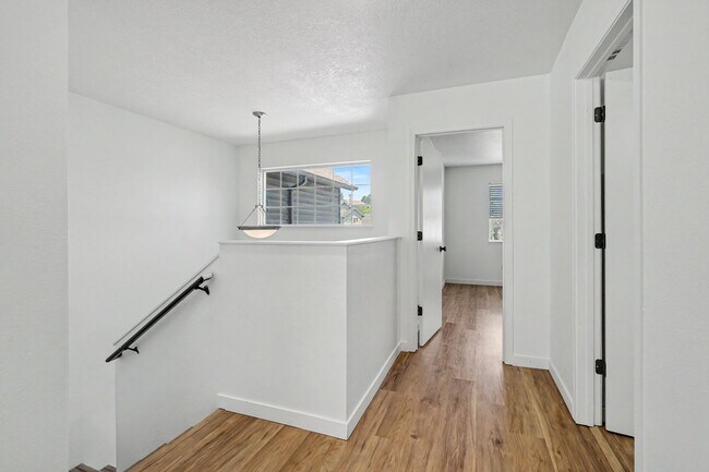 Building Photo - 5260-5262 Springcrest Drive
