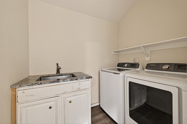 Building Photo - 16039 Cypress Farms Dr