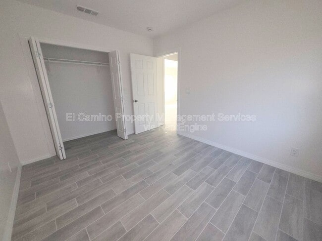 Building Photo - 4064 E 60th St