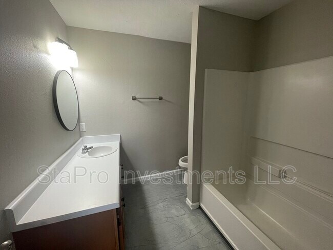 Building Photo - 125 Village Pl