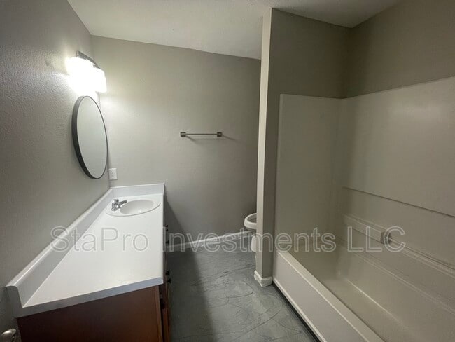 Building Photo - 128 Village Pl