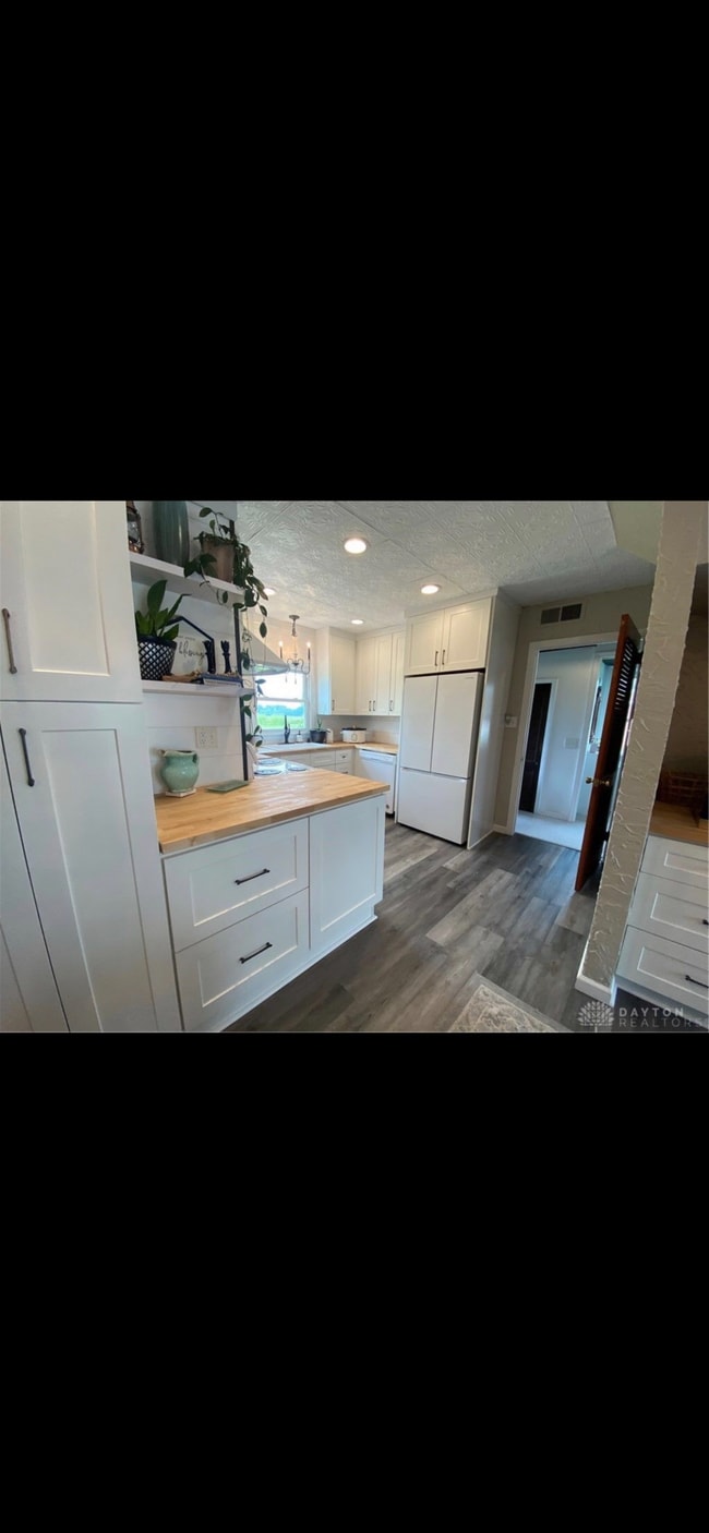 Building Photo - 9409 OH-571