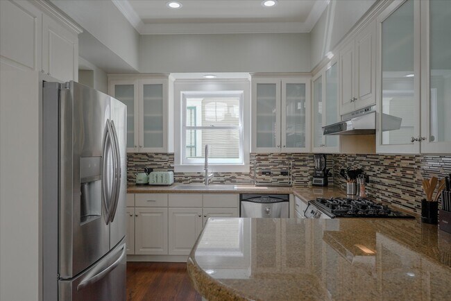 Building Photo - 2618 Thomas Ave