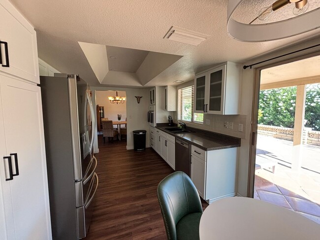 Building Photo - Discover comfortable seasonal living in Mesa, AZ with this well-appointed furnished & updated 2-b...