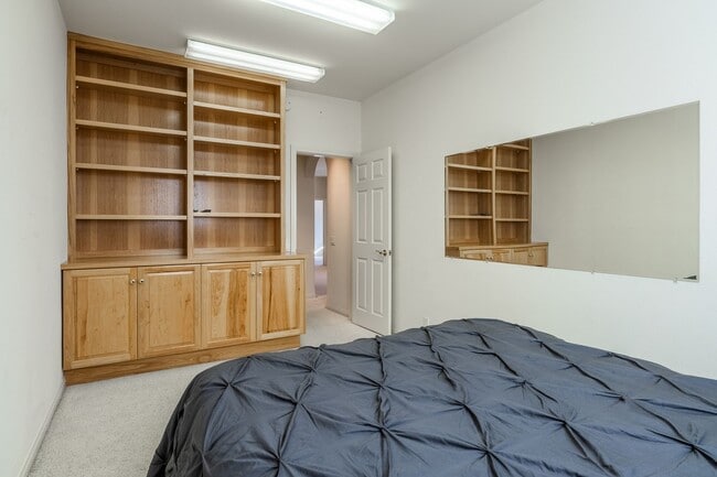 Building Photo - Mountain View Haven