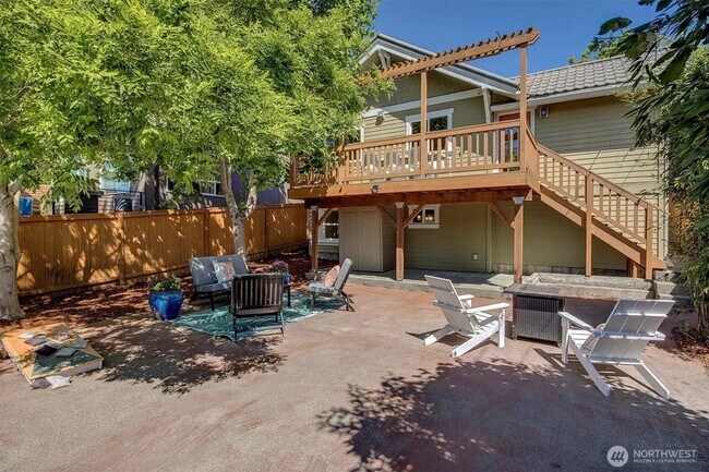 Building Photo - Alaska Junction - 3 bedroom and 2 1/2 bath...