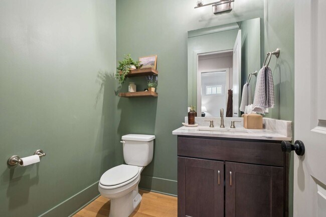 Building Photo - 6368 Alamo Pl