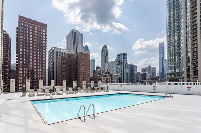 Building Photo - 1122 N Clark St