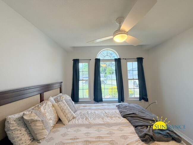 Building Photo - Stunning 3 Bedroom Home in Gulf Breeze with stand out accents!