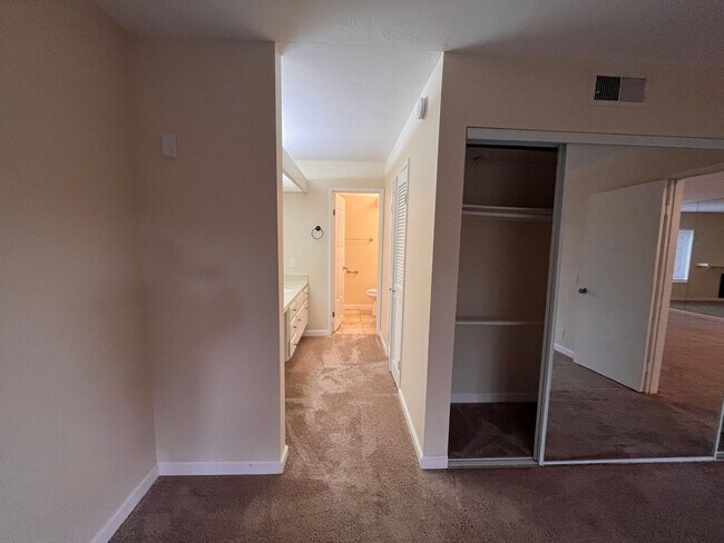 Building Photo - Large Mission Valley Condo