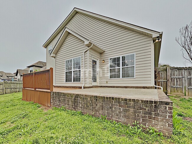 Building Photo - 1104 Achiever Cir