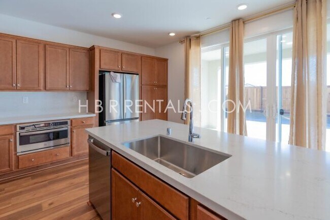 Building Photo - Spacious 4-Bedroom Haven with 4 Full Baths in Lathrop – 3,200 Sq. Ft. of Comfort and Style!