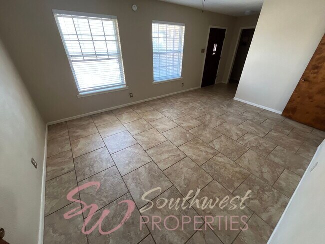 Building Photo - Spacious 3 Bedroom Brick Home in the Heart of Stephenville!